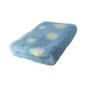 Preview: Vet Bed 150 × 100 cm – hellblau mit Gänseblümchen